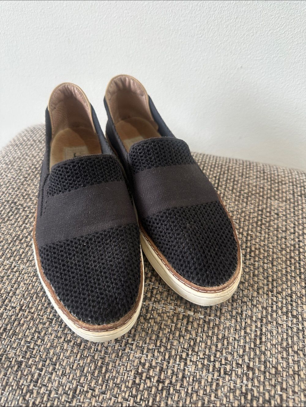 UGG Women’s Sammy Black Knit Slip-On Loafers with Tan Heel Tab Size 7
